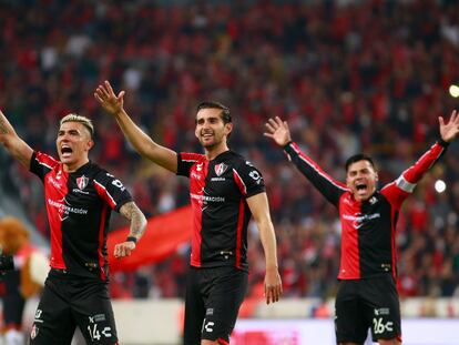 Los jugadores del Atlas celebran su pase a la final de la Liga MX.