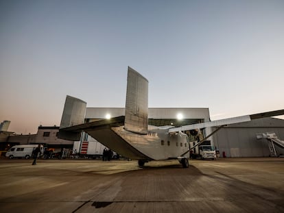 El avión Skyvan utilizado en los "vuelos de la muerte", el lunes en Buenos Aires.