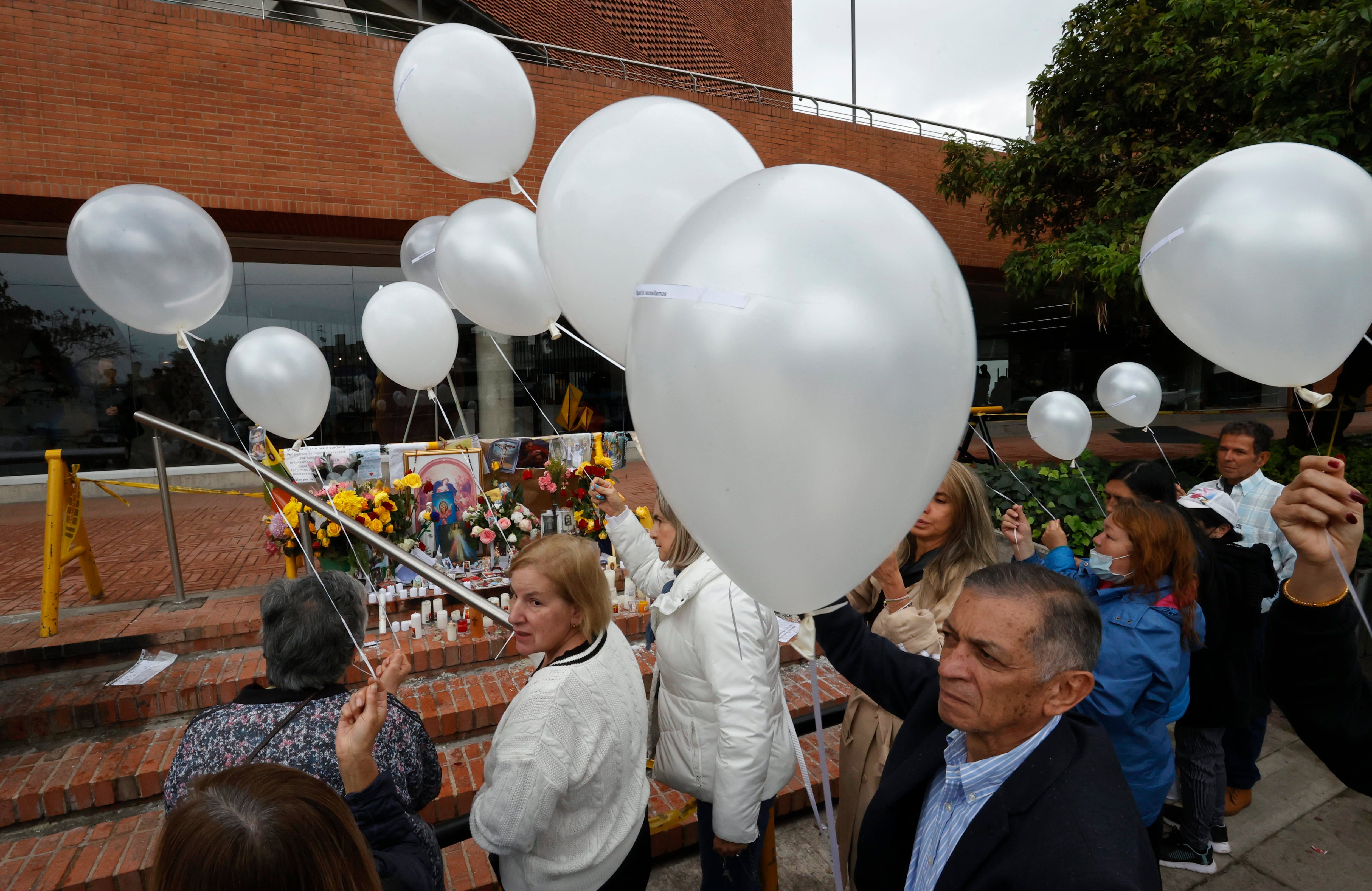 El atentado contra Miguel Uribe Turbay en Colombia deja un país al borde de sus emociones