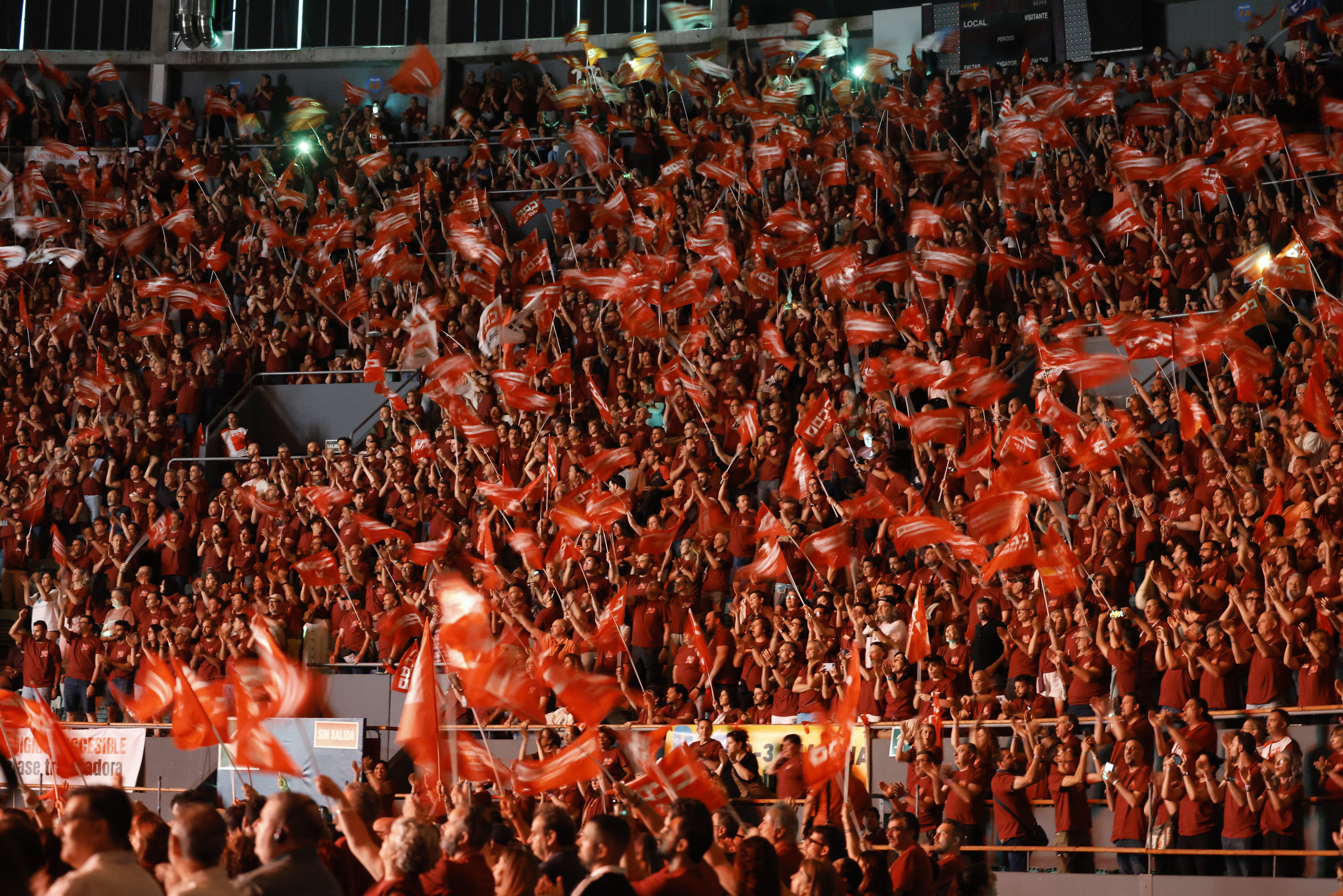 Miles de personas en Vistalegre, en Madrid este jueves.