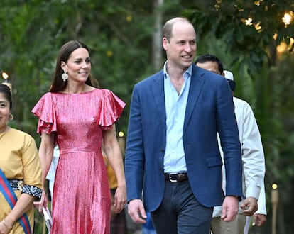 Kate Middleton, con vestido de Vampire's Wife, y Guillermo de Inglaterra en un viaje oficial a Belice.