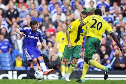 Mata, en el momento de su primer gol como jugador del Chelsea.