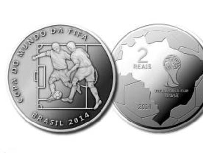 Fotografía cedida por el Banco Central de Brasil, que muestra una moneda que hace parte de la serie de monedas conmemorativas que el banco presentó, con motivo del Mundial de fútbol de 2014.