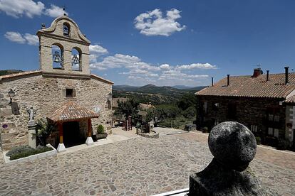 Iglesia de La Hiruela, en la sierra del Rincón.