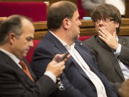 Puigdemont Junqueras y Turull hoy en el Parlament.