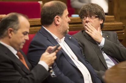 Puigdemont Junqueras y Turull hoy en el Parlament.