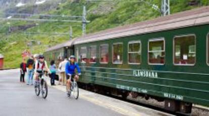 La localidad de Flam, que da nombre al tren, esconde el fiordo más largo del mundo.