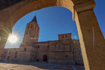 La iglesia de San Nicolás de Bari en la localidad de Madrigal de las Altas Torres.