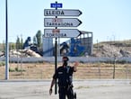 A member of the Catalan regional police force Mossos d'Esquadra controls a checkpoint on the road leading to Lleida on July 4, 2020. - Spain's northeastern Catalonia region locked down an area with around 200,000 residents around the town of Lerida following a surge in cases of the new coronavirus. (Photo by Pau BARRENA / AFP)