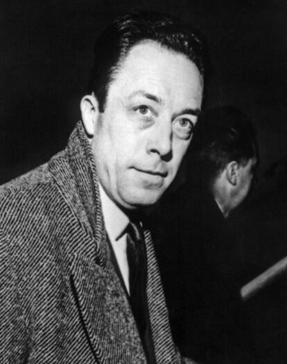 El escritor francés Albert Camus en 1957 a su llegada a Estocolmo para recibir el Premio Nobel de Literatura