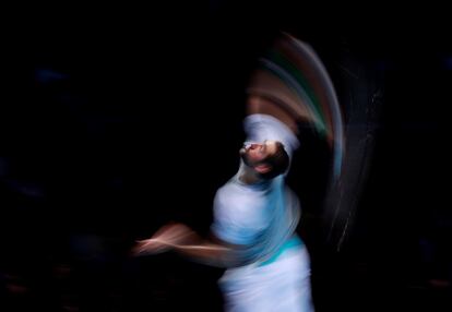 El tenista croata Marin Cilic se prepara para golpear la pelota durante un partido contra el alemán Alexander Zverev, en las Nitto ATP Finals, en Londres (Reino Unido), el 12 de noviembre de 2018.