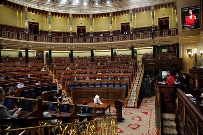 La ministra de Hacienda y portavoz del Gobierno, María Jesús Montero, durante su intervención en el pleno del Congreso.