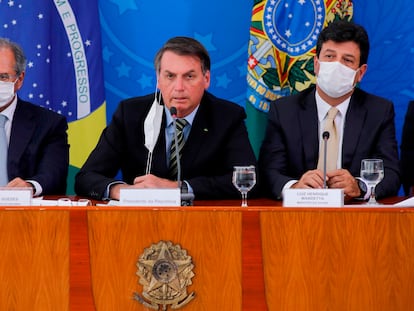 Guedes, Bolsonaro e Mandetta em coletiva de imprensa.