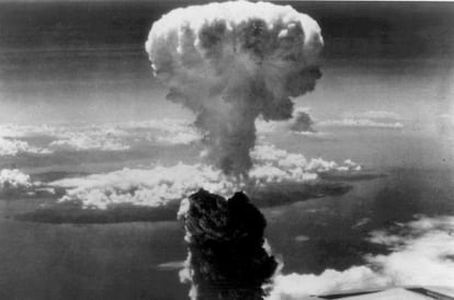 Explosion de la primera bomba atómica en Hiroshima y Nagasaki, que termino con La Segunda Guerra Mundial el 6 de agosto de 1945.