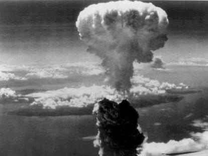 Explosion de la primera bomba atómica en Hiroshima y Nagasaki, que termino con La Segunda Guerra Mundial el 6 de agosto de 1945.