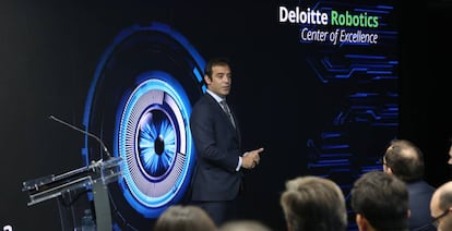 Luis González Gugel, socio responsable de Robotics en Deloitte, en el centro de excelencia de la compañía.