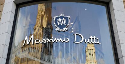 Fachada de una tienda de Massimo Dutti.