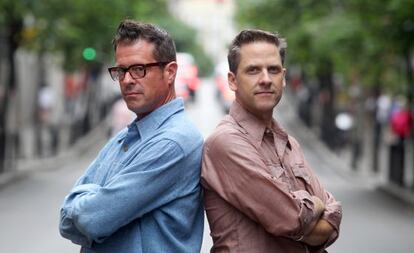 Los líderes de Calexico en 2012. A la derecha, Joey Burns, voz y guitarra, junto a John Convertino, batería.