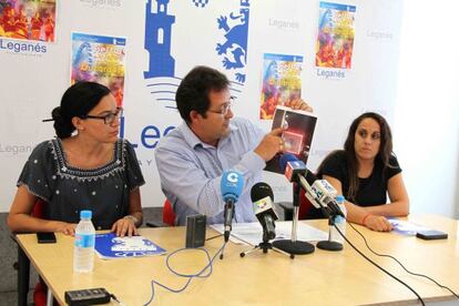 Noemí Selas (izquierda), junto al alcalde de Leganés, Jesús Gómez, en 2013.