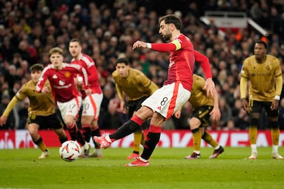 Fernandes marca el primer gol del United, uno de los tres tantos del portugués