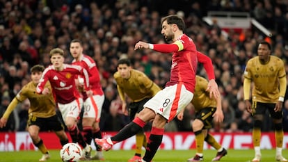 Fernandes marca el primer gol del United, uno de los tres tantos del portugués.