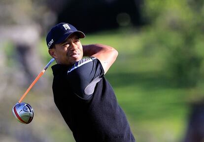 Tiger golpea con el driver.