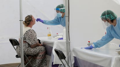 Health workers carry out PCR test in Ordizia in Gipuzkoa province following a coronavirus outbreak.