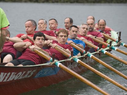 La trainera de veteranos de Getxo, durante el entrenamiento del pasado jueves.