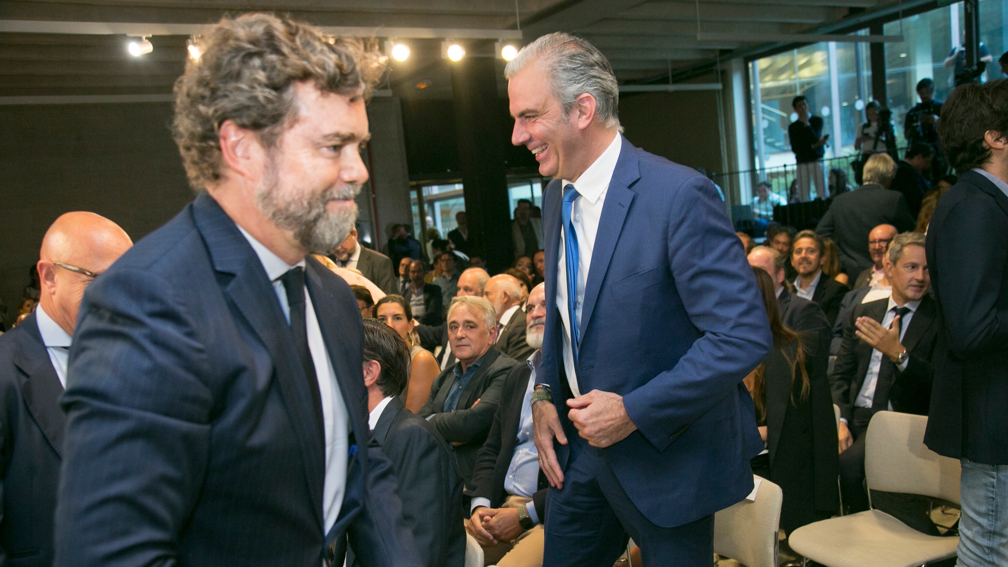 Iván Espinosa de los Monteros y Javier Ortega Smith, en la presentación en septiembre en Madrid del laboratorio de ideas Atenea, presidido por el primero de ellos.