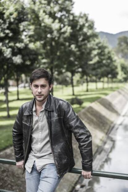 El periodista Aitor Sáez, en el Parque El Virrey de Bogotá.