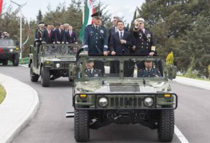 Peña Nieto y la cúpula militar el día del Ejército.