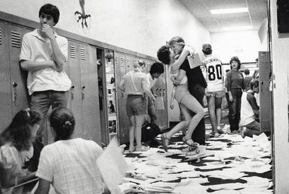 El 8 de junio de 1984 dejó de operar el Arlington High School de Illinois tras 77 años abierto. Más de uno perdió los papeles.