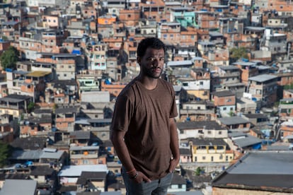 Rene Silva no Complexo do Alemão.