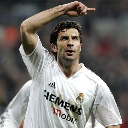 Figo celebra su gol ante el Mallorca.