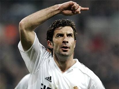 Figo celebra su gol ante el Mallorca.