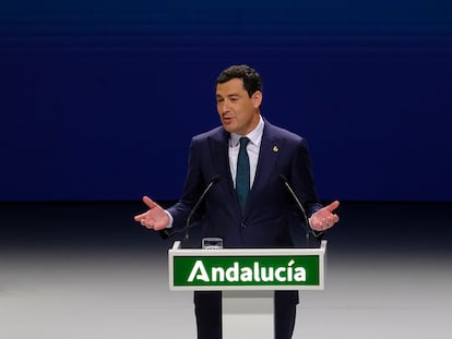 El presidente de la Junta de Andalucía, Juanma Moreno Bonilla, durante el acto de entrega de medallas por el Día de Andalucía.