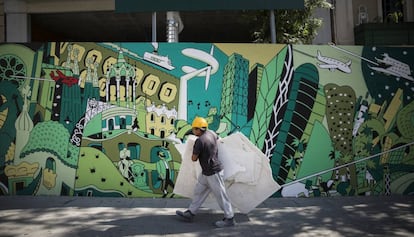 Mural al carrer Marina, 202, del dibuixant Daniel Torres.