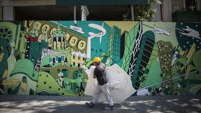 Mural que se encuentra en la Calle Marina, 202, del dibujante Daniel Torres. 