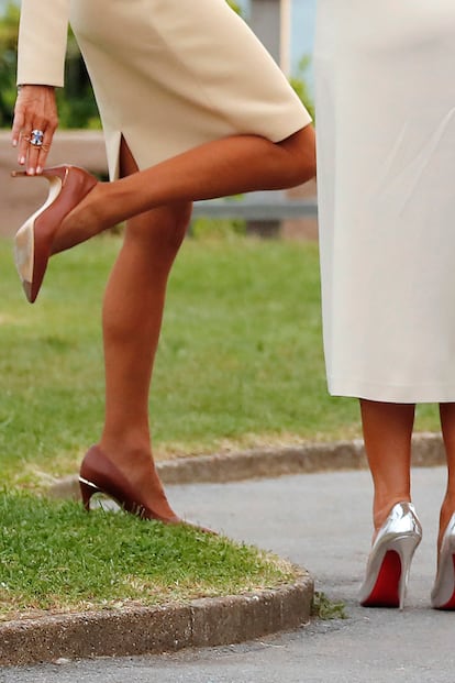 Detalle de los pies de Brigitte Macron y Melania Trump.