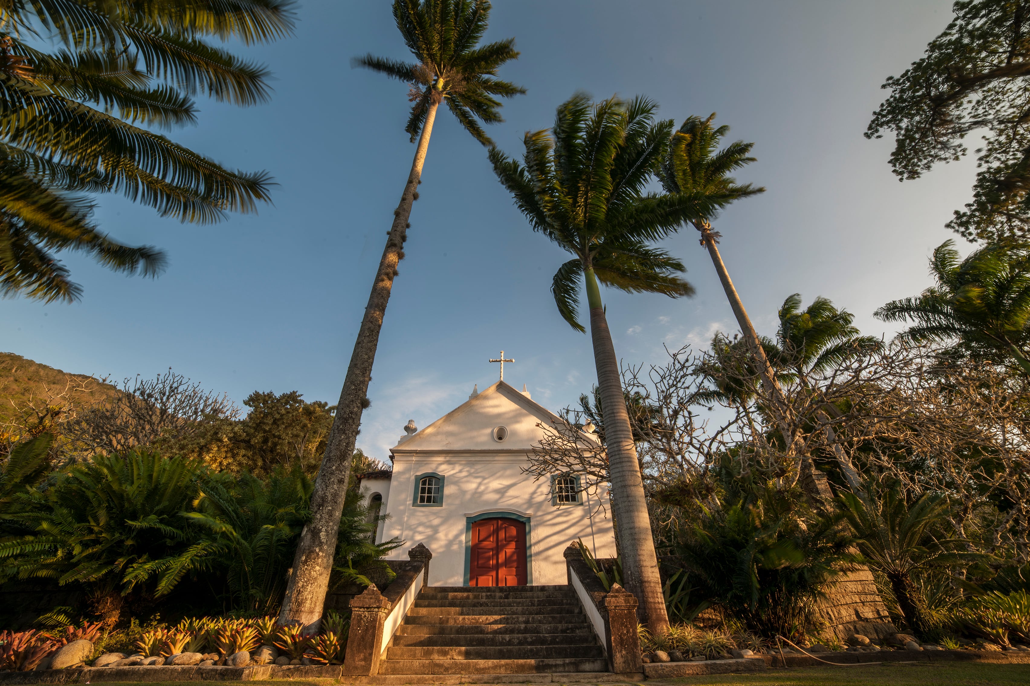 La capilla de Santo Antônio da Bica, del siglo XVIII, es uno de los edificios que ya formaban parte de la finca cuando Burle Marx la adquirió.