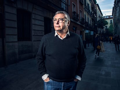 El comentarista deportivo y exfutbolista Michael Robinson, en la calle de Cervantes de Madrid en enero de 2019.