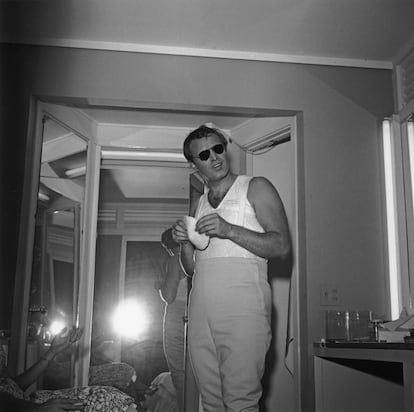 Marlon Brando preparándose para ser Napoleón Bonaparte en 'Desirée' (1954).