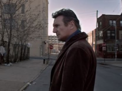 Liam Neeson, en un momento de 'Caminando entre las tumbas'.