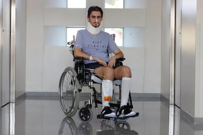 Miquel Sampol, en el Institut Guttmann de Badalona, donde se recupera de una lesión medular tras zambullirse en una piscina.