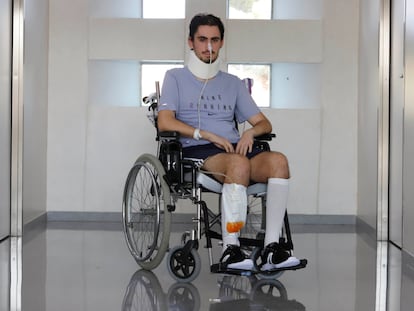 Miquel Sampol, en el Institut Guttmann de Badalona, donde se recupera de una lesión medular tras zambullirse en una piscina.