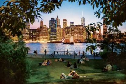 Vistas desde Brooklyn Bridge Park, en Dumbo, frente a los rascacielos de Lower Manhattan.