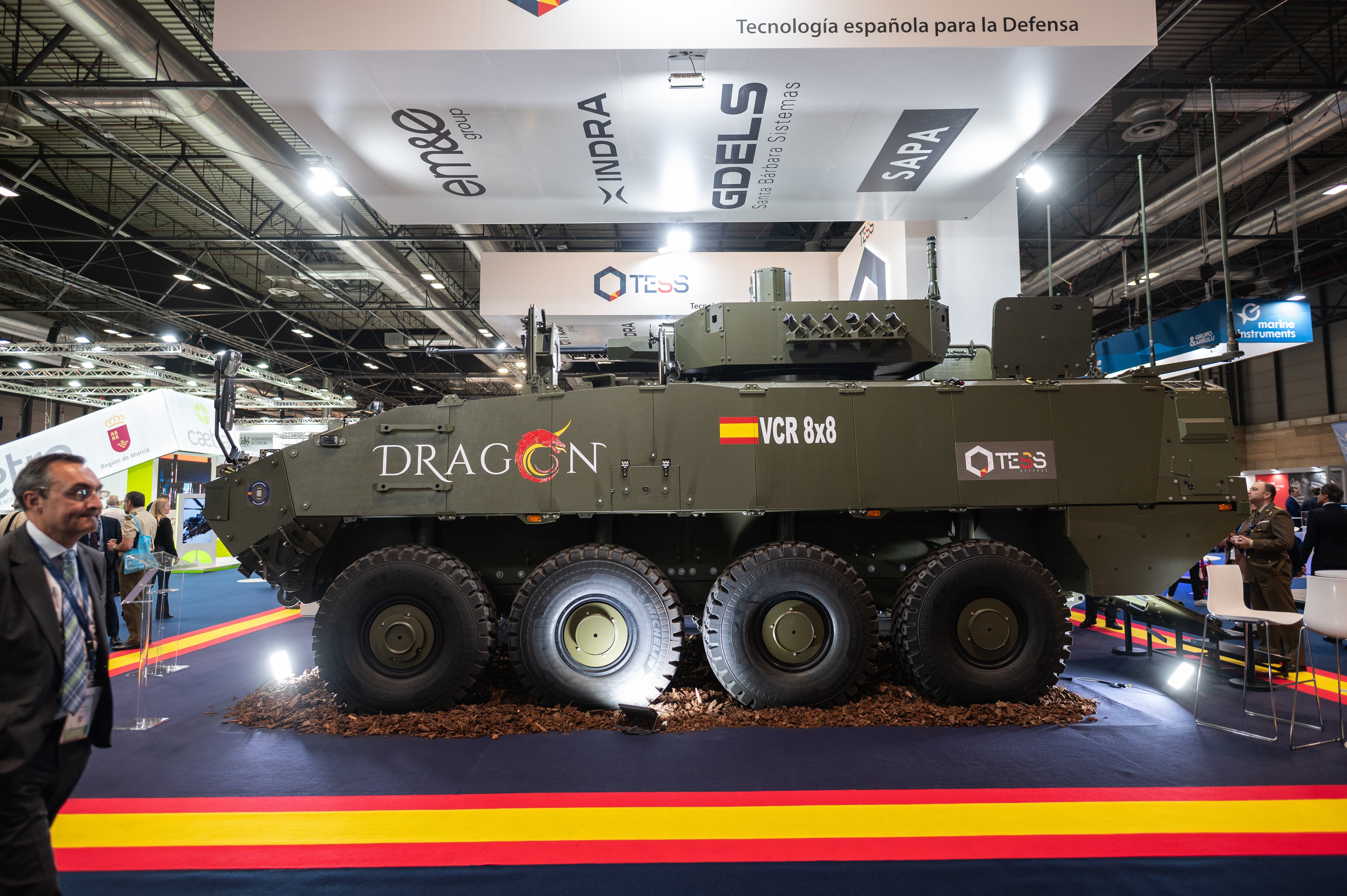 Un VCR 8x8 Dragón expuesto en la feria de defensa Feindef 2025, en mayo, en Madrid.