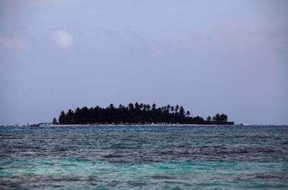 Vista general del islote de coral de Johnny Cay en la isla colombiana de San Andrés.