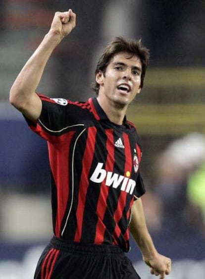 Kaká celebra un gol.