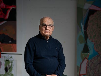 El artista Luis Gordillo, retratado el martes en su estudio de Madrid.
 

Foto: Inma Flores